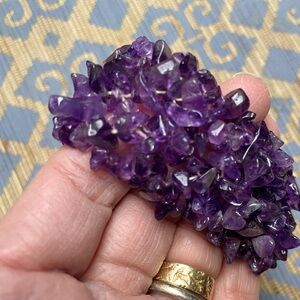 Amethyst elastic bracelet.